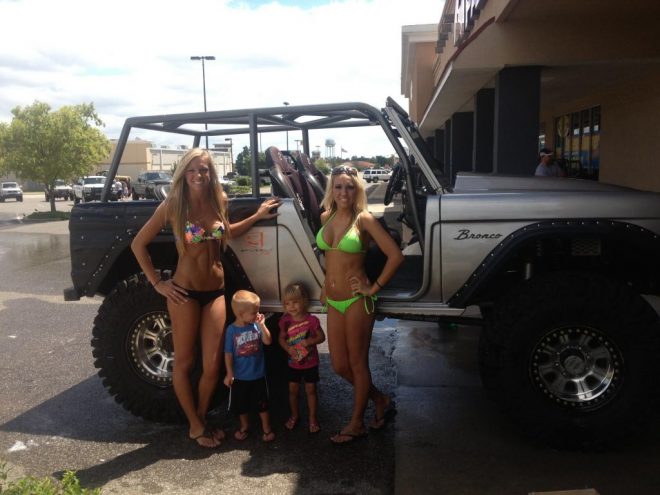 Салон Ford Bronco был типичным для американских внедорожников