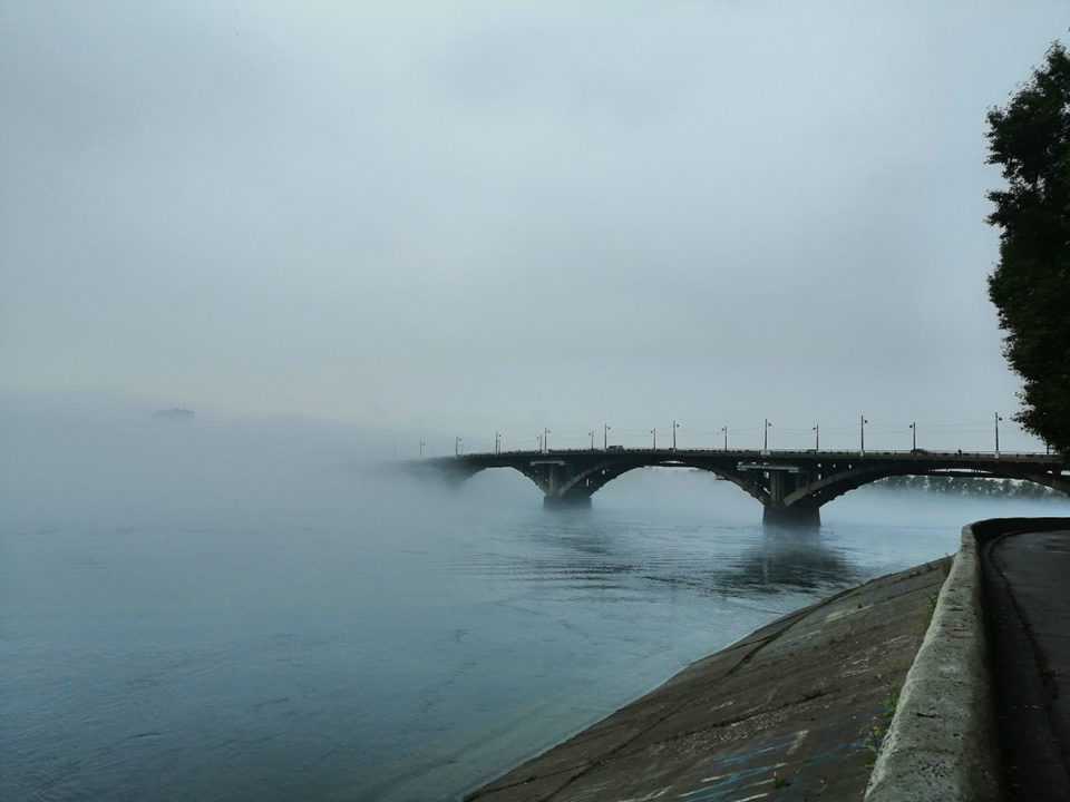 мост через Ангару в тумане