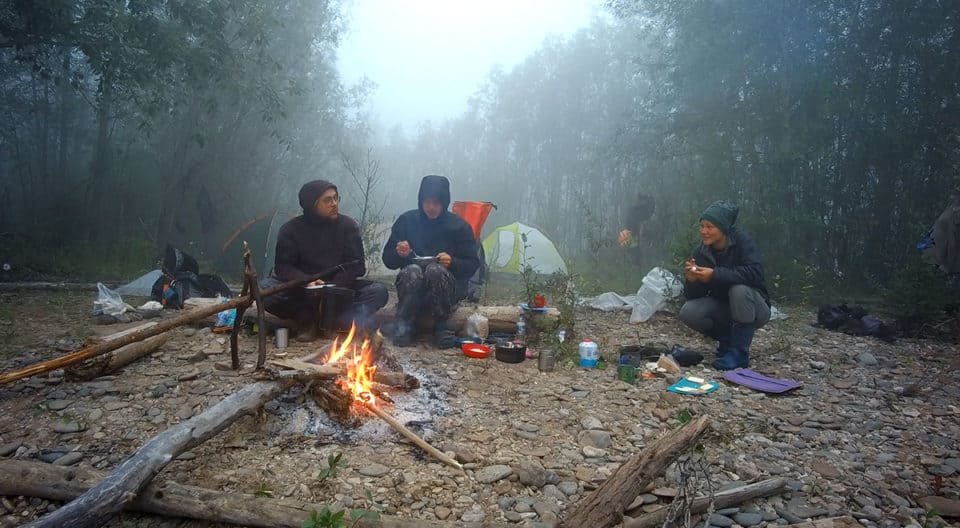 Река Лена — завтрак на стоянке